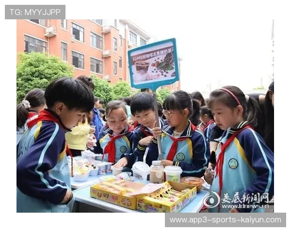 球员赛后参与慈善义卖活动为贫困学童筹集善款 球员赛后参与慈善义卖活动为贫困学童筹集善款